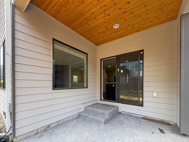Building Photo - 18325 15th Pl W