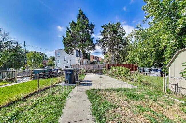 Building Photo - 3905 9th St SE
