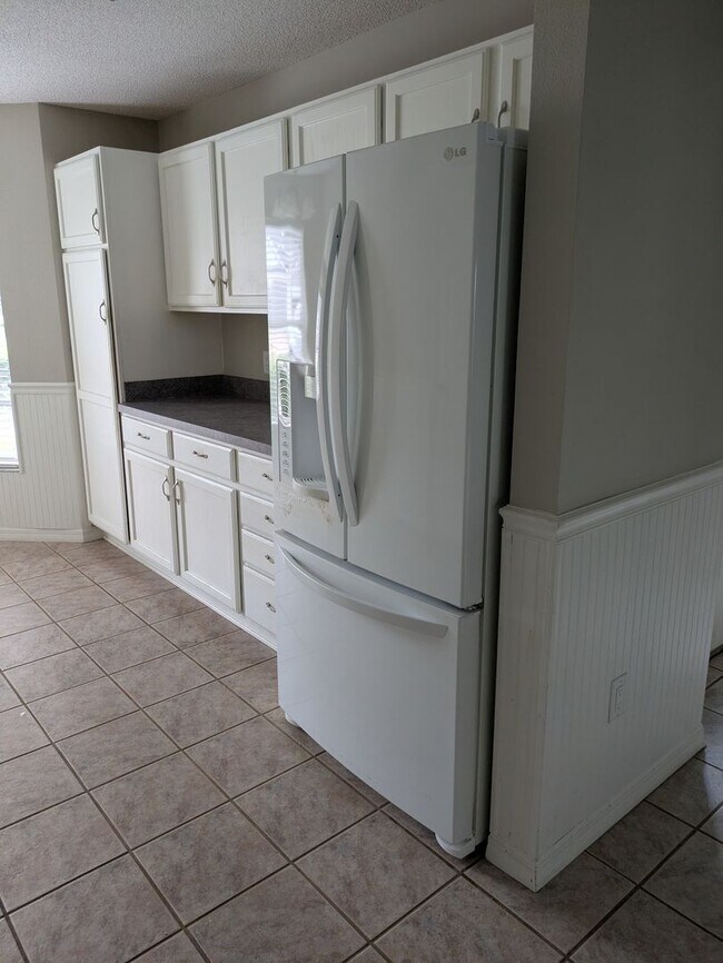 Building Photo - 866 Oak Forest Dr