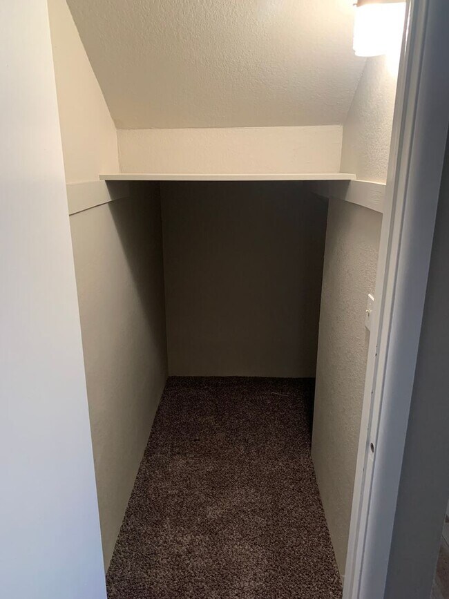 Building Photo - Spacious 4-Bedroom Home in Berkeley – Grea...