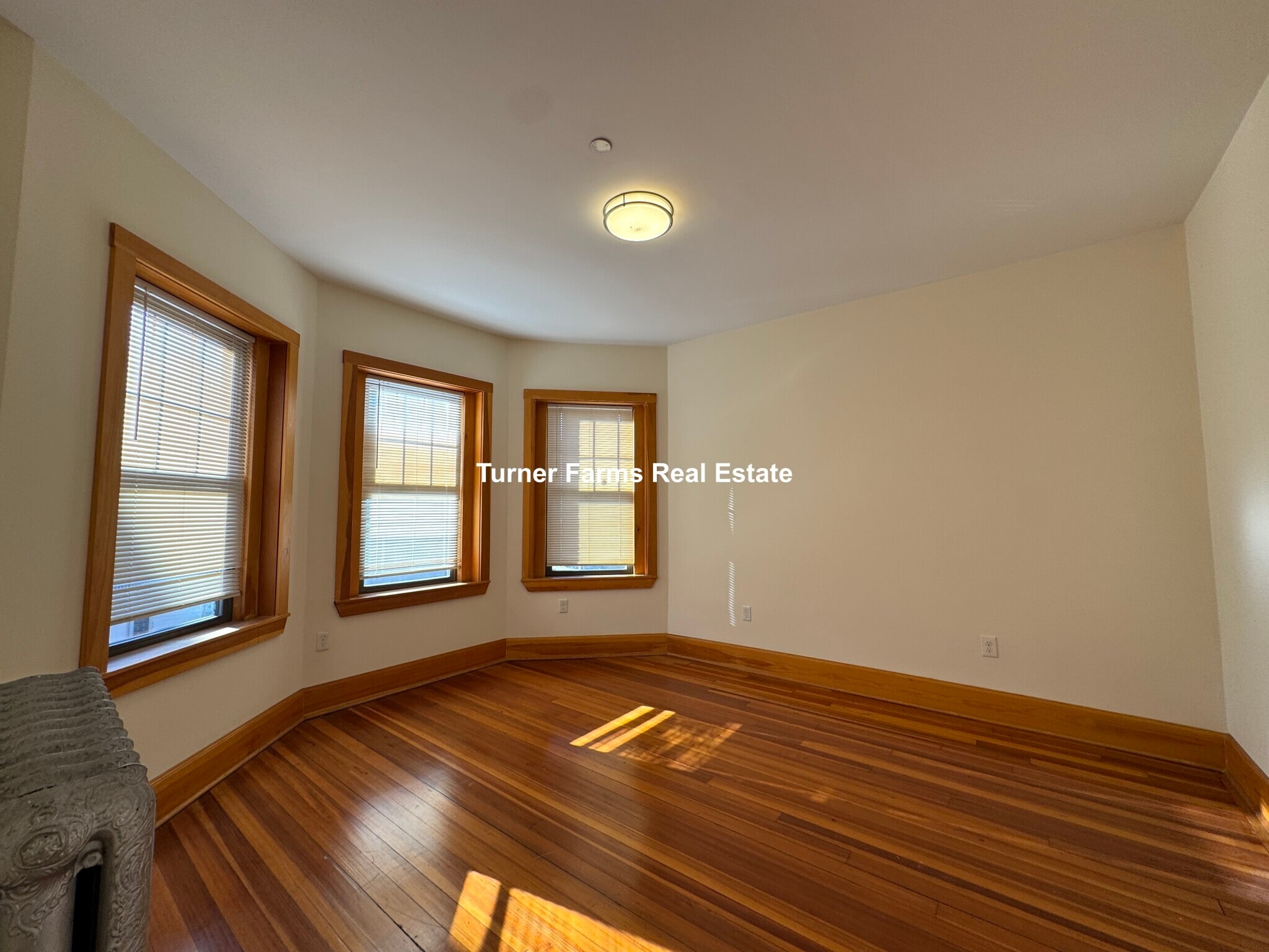 Building Photo - 145 Hillside St