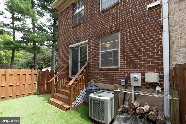 Building Photo - 9073 Lambskin Ln
