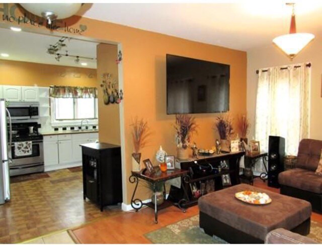 Building Photo - 69 Clark St