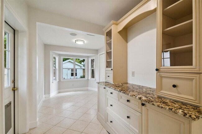 Building Photo - 2918 W Coachman Ave