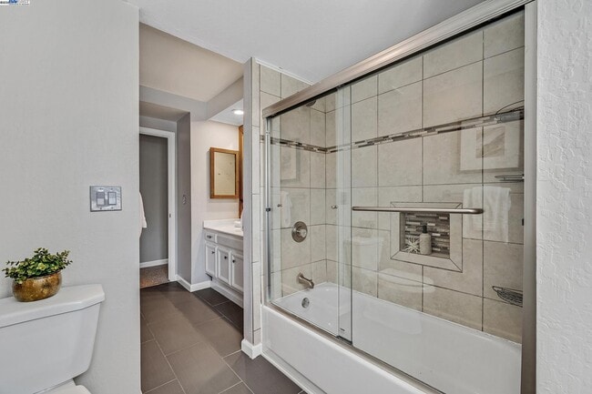 Building Photo - 519 Ellesmere Dr