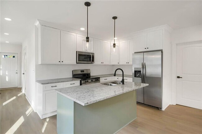 Building Photo - 1129 Larosa Terrace SW