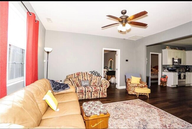 Building Photo - 434 Clearwater St