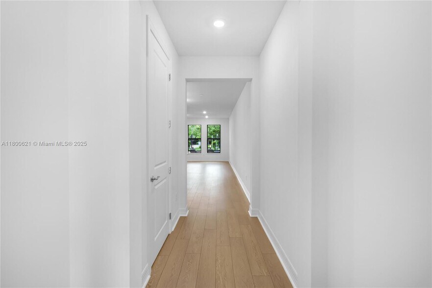Building Photo - 8353 NW 7th Pl