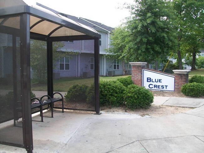 Building Photo - Updated 2 bedroom in fantastic location near Duke Med Center, on busline & convenient to many loc...