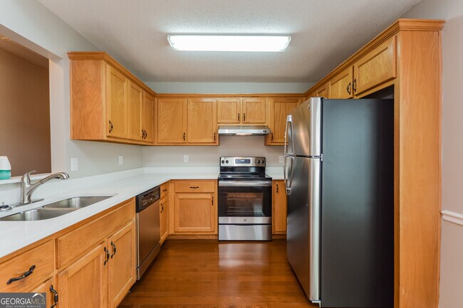 Building Photo - 1420 Saddlebrook Ct