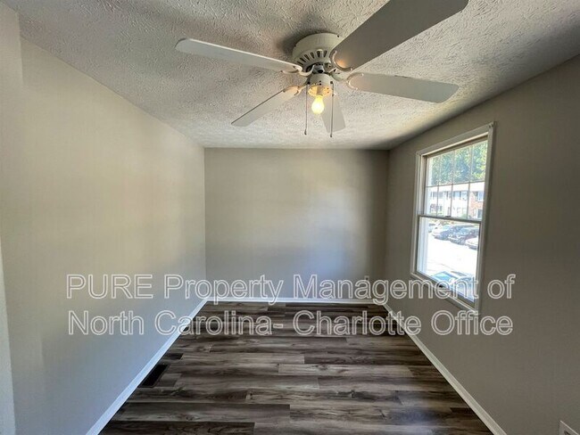 Building Photo - 9445 Lexington Cir