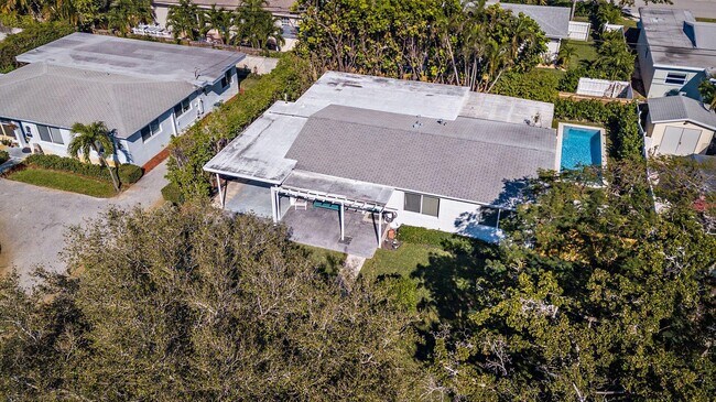 Building Photo - 225 Gregory Rd