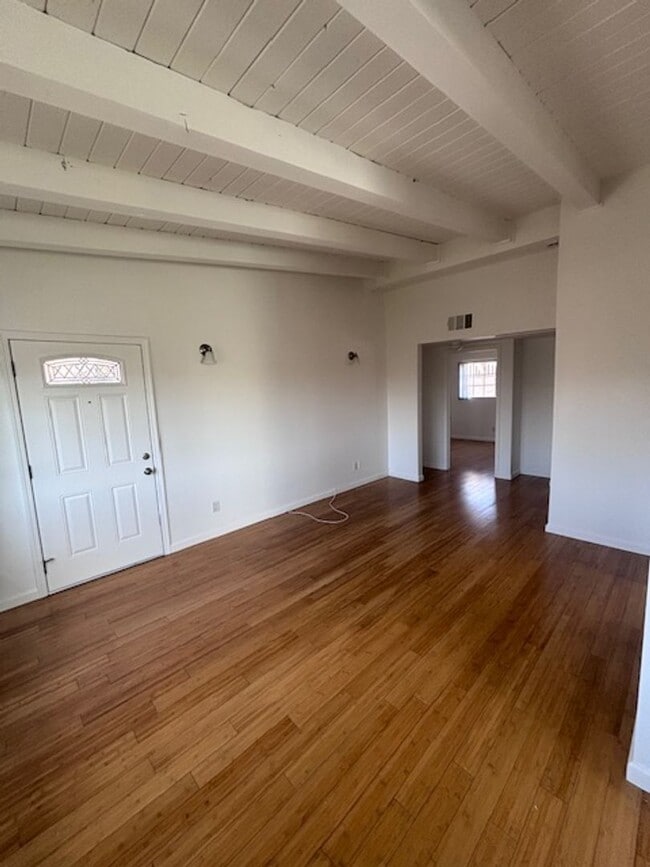 Building Photo - Welcome to 1828 Montrose St, located in the vibrant city of Los Angeles