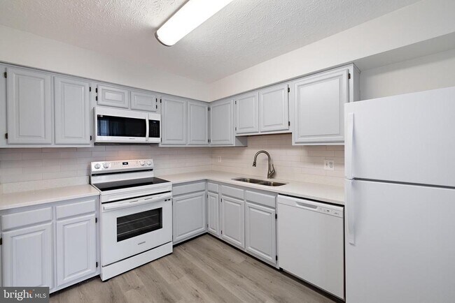 Building Photo - 10528 Joyceton Dr