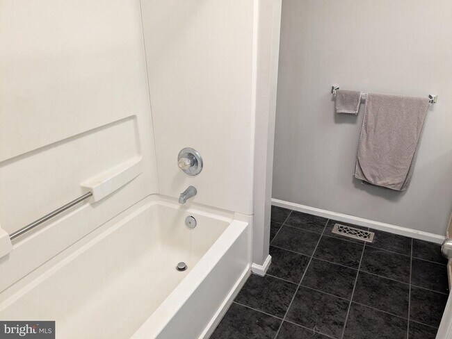 Building Photo - 25 Millstream Rd