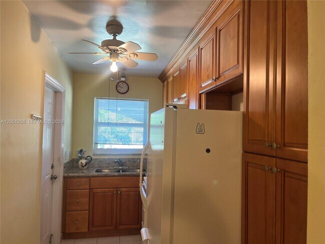 Building Photo - 501 Blue Heron Dr