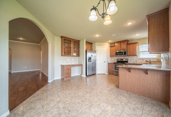 Building Photo - ***704 SW Cabriolet St***