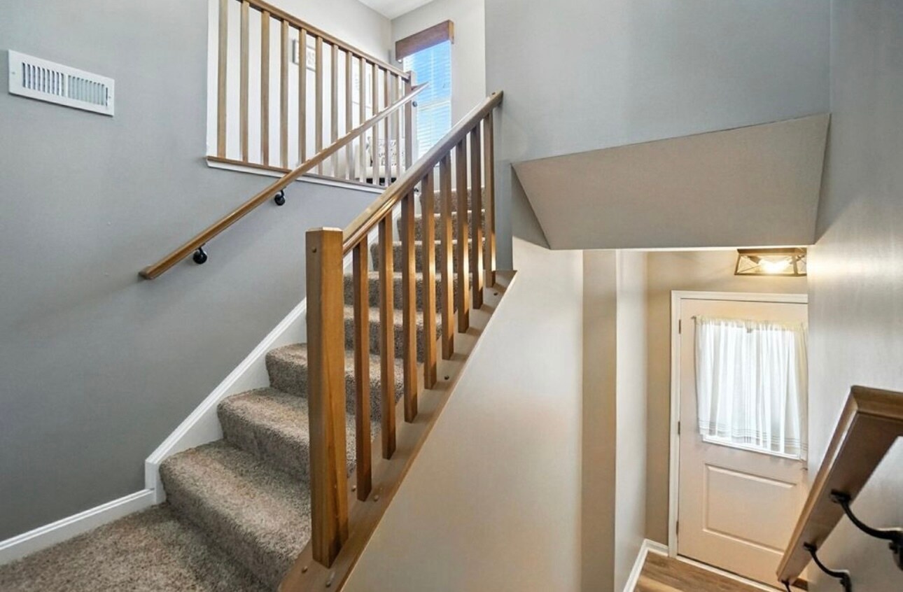 Building Photo - 2349 Rolling Hills Dr