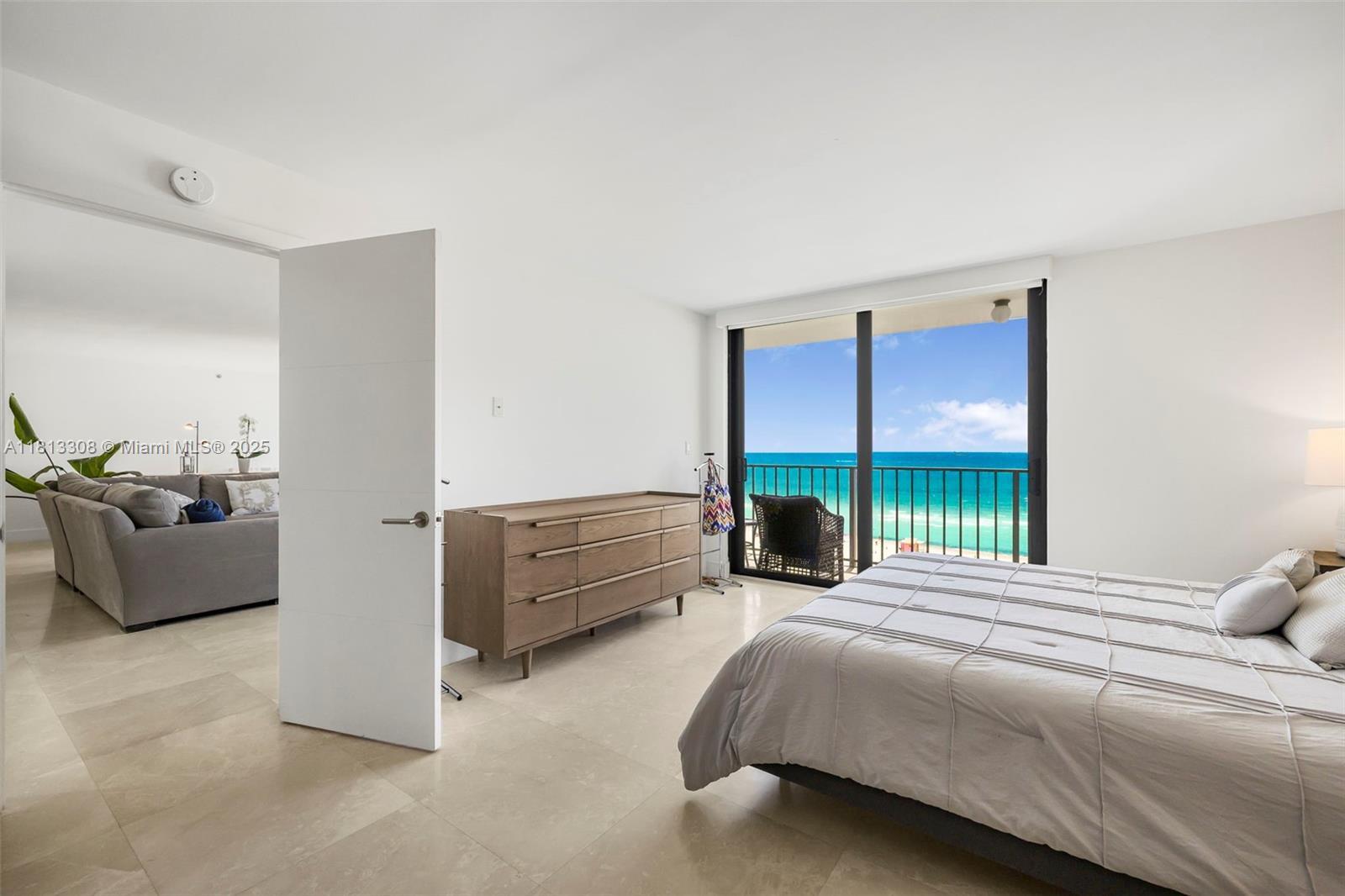 Building Photo - 2625 Collins Ave