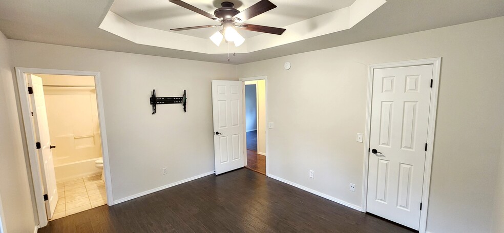 Master Bedroom - 310 S Basswood Ave