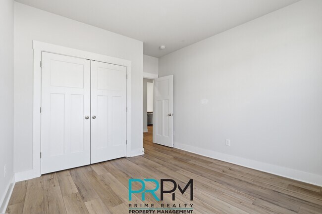 Building Photo - 6 Thornfield Dr