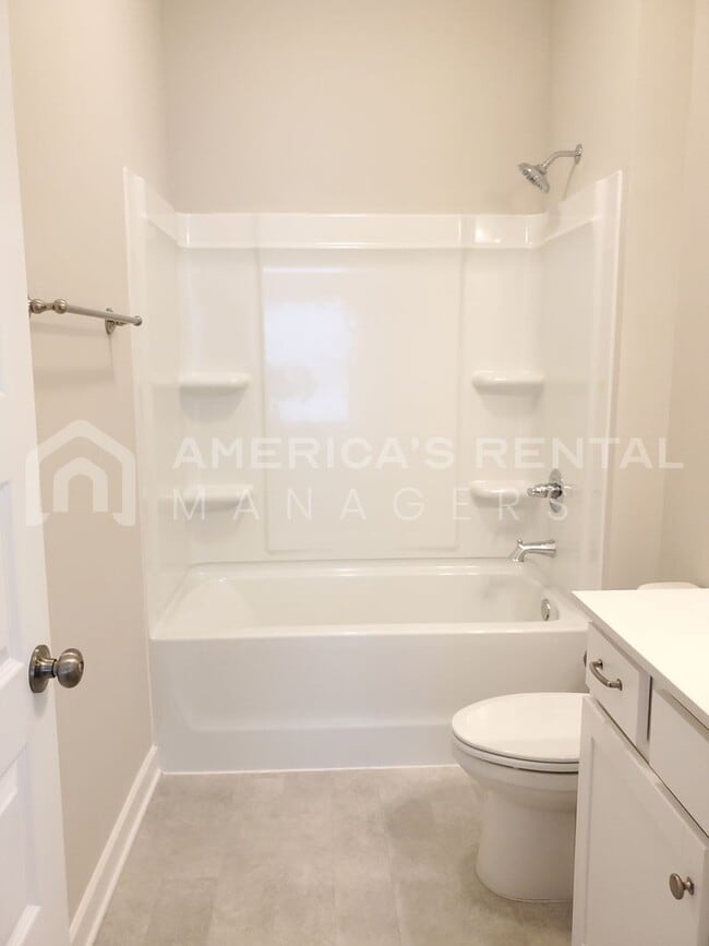 Building Photo - Bright, Airy Home or Rent in Clanton, AL!!! Available to View!