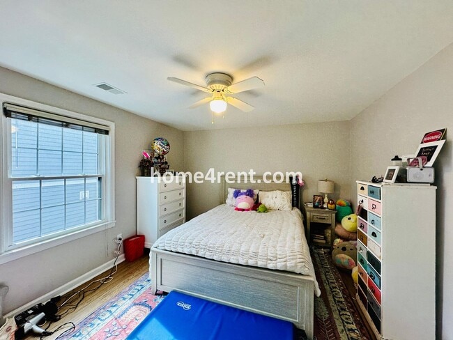 Building Photo - Charming, Prairie Village Home in a Quiet Neighborhood with Wood Floors and a Fenced Yard!