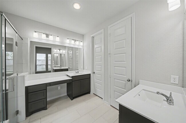 Building Photo - 31527 Splitting Willow Ln