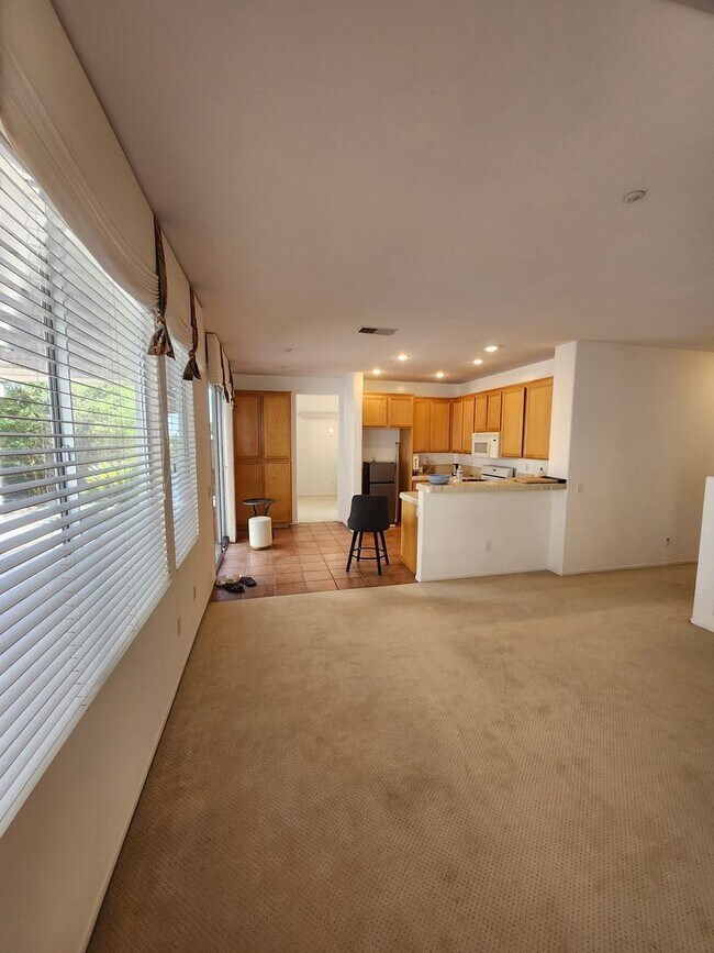 Building Photo - Beautiful two-story in Hunter's Ridge