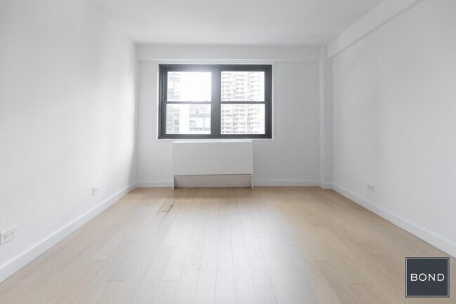 Building Photo - 222 E 39th St