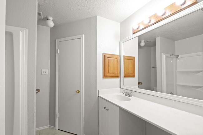 Building Photo - 6607 Navidad Rd