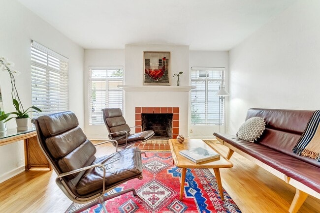 Building Photo - Charming Sycamore Street House