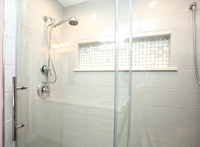 Building Photo - 707 Clover Hill Ct