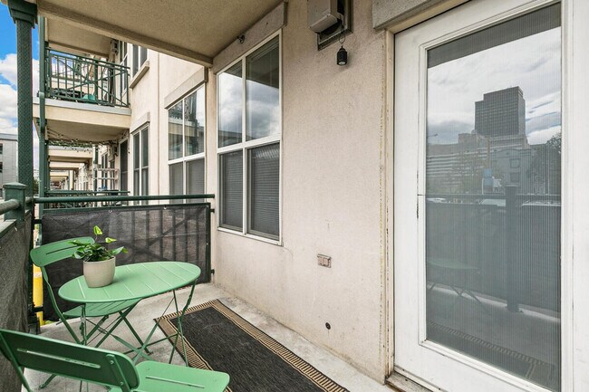 Building Photo - 1727 Pearl St