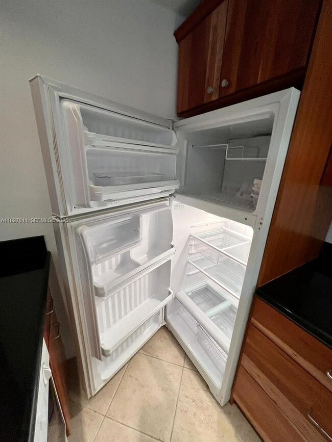 Building Photo - 2201 Brickell Ave