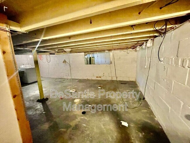 Building Photo - 425 Mt Vernon Ave