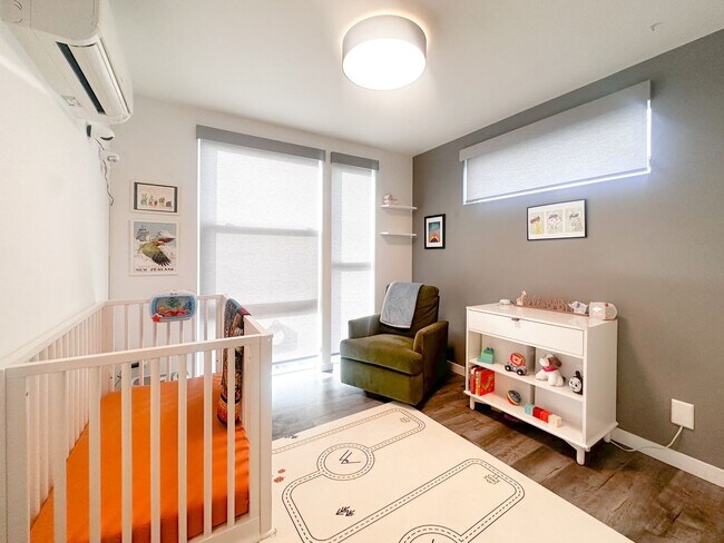 Building Photo - Modern 3 bed/ 2.5 bath townhome in Ballard!