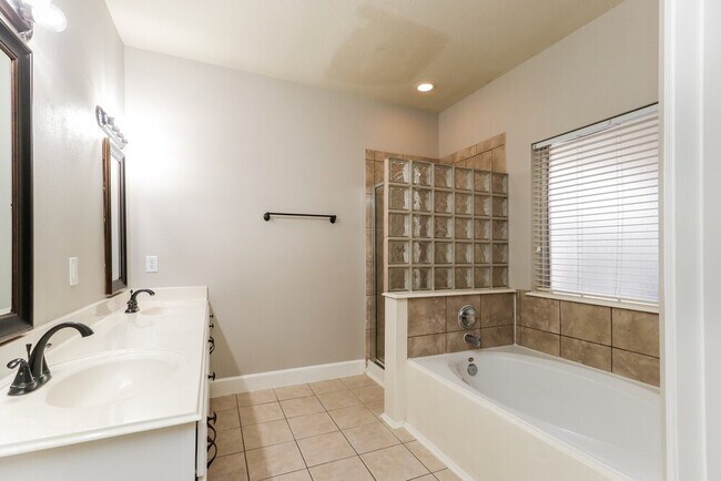 Building Photo - 14411 Pelican Marsh Dr