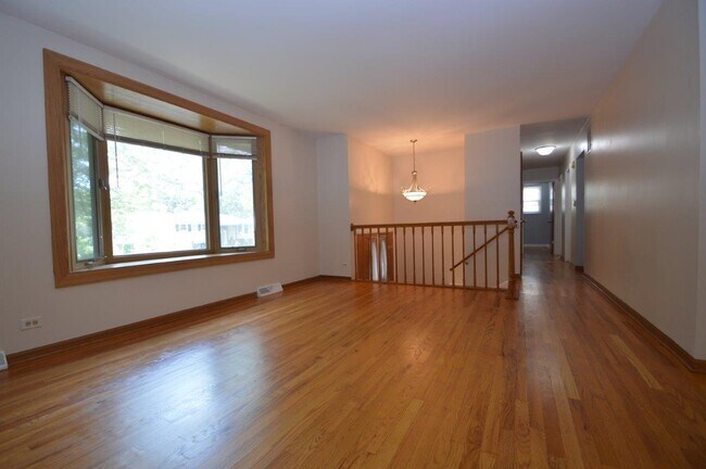 Building Photo - 651 S Stuart Ln