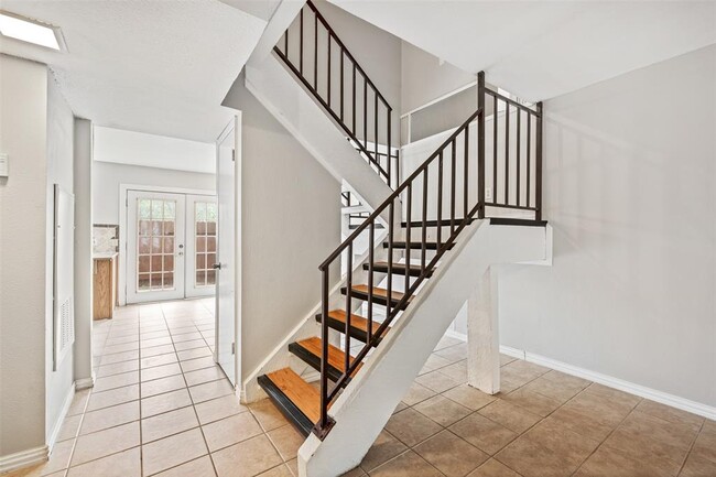 Building Photo - 9520 Quail Village Ln