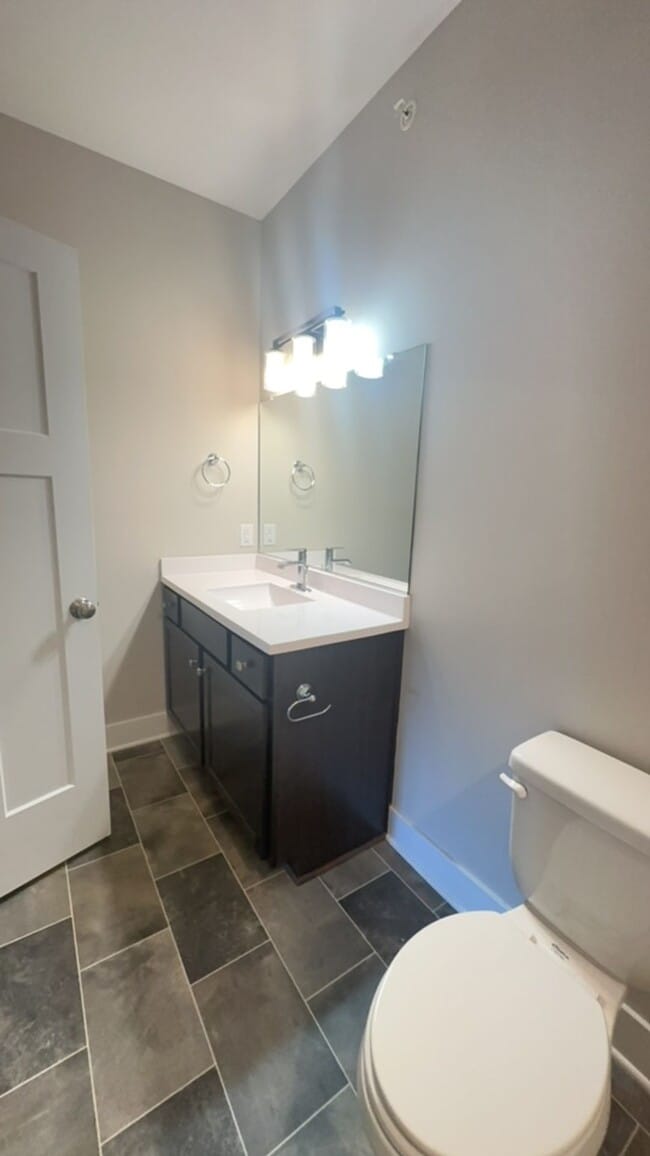 Building Photo - Eleven25