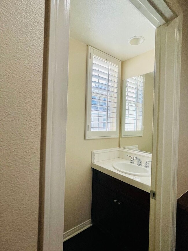 Building Photo - Condo Located in the Gorgeous Columbus Grove