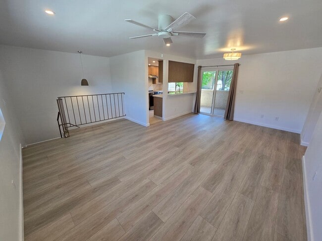Building Photo - JAMACHA GREENS BEAUTY – FULLY REMODELED 2BR TOWNHOME!