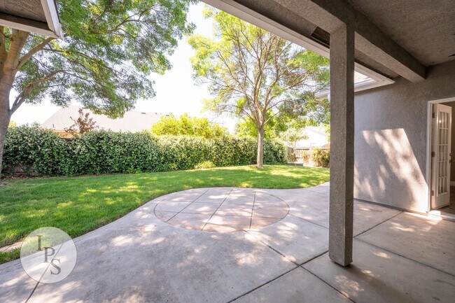 Building Photo - North West Fresno Modern/Updated Home, 3BR/2BA, Built 2004 - Lots of Amenities!