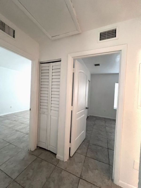 Building Photo - 4039 NW 31st Ave