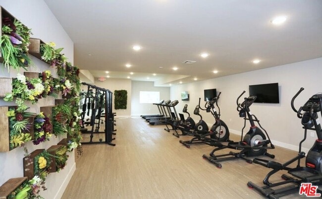 Building Photo - 837 S Harvard Blvd