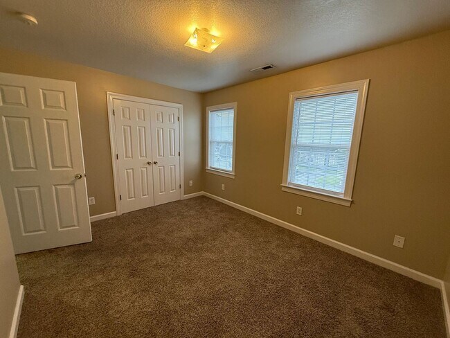 Building Photo - 110 Ashwood Dr