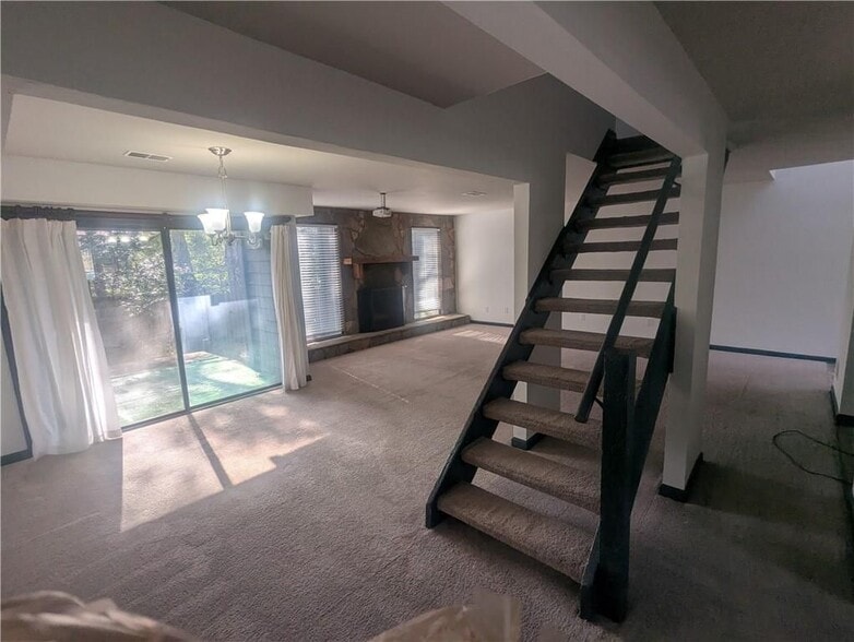 Building Photo - 232 Toweridge Dr SW