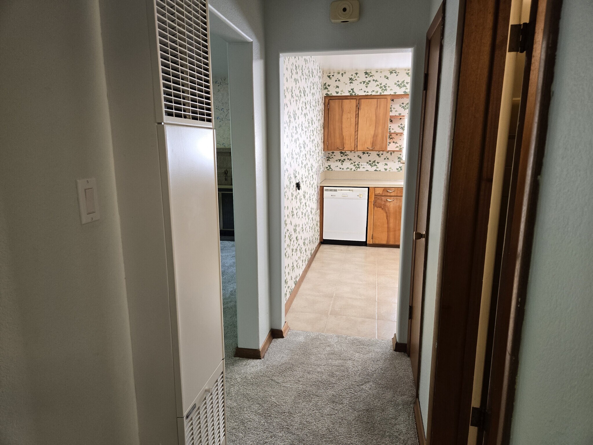 Hallway toward Kitchen - 4005 N 24th St