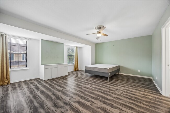 Building Photo - 763 Bering Dr